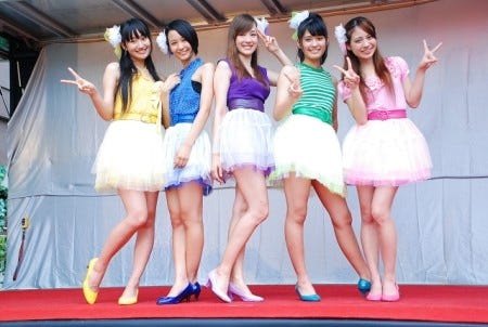 沖縄ご当地アイドル ラッキーカラーズが初上京し 東京タワーでライブ開催 マイナビニュース