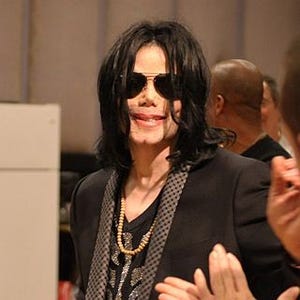 死に顔 マイケル ジャクソン マイケル・ジャクソンさん｢他殺｣が濃厚、麻酔薬致死量投与で 写真1枚