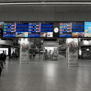 福岡県内を走る西鉄天神大牟田線、主要8駅の列車案内表示に大型液晶を