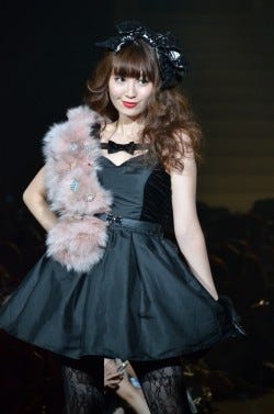 Akb48小嶋陽菜がファッションショー オトナ可愛い女の子を目指します マイナビニュース