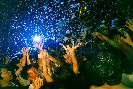 東京都豊洲で泡にまみれて踊る 野外 泡パーティー 9月30日に開催 マイナビニュース