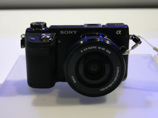 CEATEC JAPAN 2012 - ソニー、日本未発表のミラーレス一眼「NEX-6」「NEX-5R」を展示