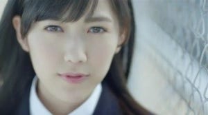 AKB48渡辺麻友、「ヒカルものたち」のカップリングで47都道府県の制服披露!