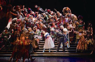 東京都 丸の内で劇団四季展を開催 オペラ座の怪人のシャンデリアも展示 Tech