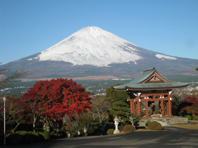 静岡県御殿場市 絶好の紅葉狩りシーズンに 紅葉の東山路を歩く を開催 マイナビニュース