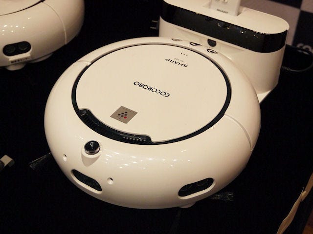 シャープ、しゃべるロボット掃除機「ココロボ」に小回り可能な新モデル 
