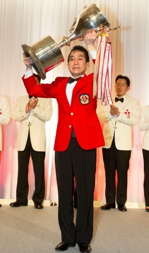 創作カクテルコンテストで、リーガロイヤルホテルの影山清史氏が総合優勝