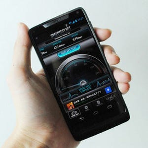 Motorola製スマートフォン「MOTOROLA RAZR M 201M」の通信機能をチェック! - 下り最大76MbpsのSoftBank 4Gの実力は?