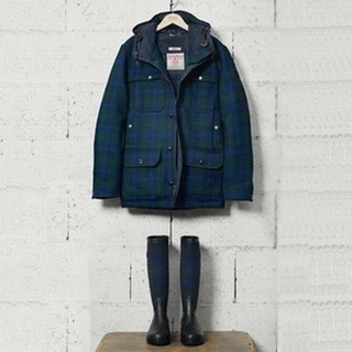 「AIGLE」&「ハリスツイード」コラボでブーツ・ジャケット・ベストなど発売