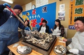 宮城県 岩手県の三陸海岸で続々復活中の 牡蠣小屋 で冬の味覚を堪能 マイナビニュース