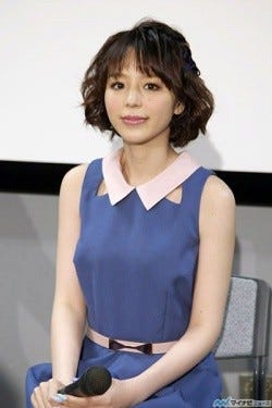 平野綾 人生初の金髪に 気合がみなぎって 髪の色が変わりました マイナビニュース