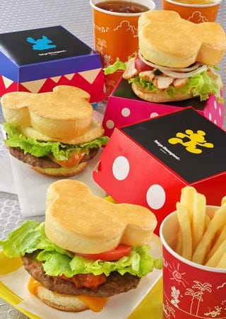 東京ディズニーランド内のレストランでミッキーのかたちのバーガーが登場 マイナビニュース