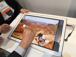 CES 2013 - パナソニックの4K対応IPSアルファ液晶搭載20型Win 8タブ、年内発売へ