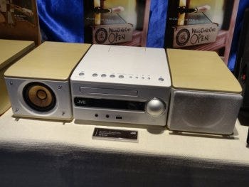 JVC、防振性強化で高音質化したウッドコーンオーディオのエントリー