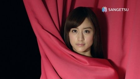 Cancamモデル 山本美月 カーテンを身にまとい 自分らしさ を表現 マイナビニュース