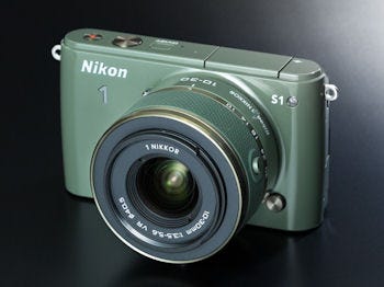 高速連写が楽しい 今いちばん簡単なミラーレスカメラ Nikon 1 S1 実写テスト 1 持ち運びが苦にならないコンパクトなボディとレンズ マイナビニュース