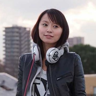 世界初、鈴木亜美がゲーム内に登場! 約3年半ぶりのアルバム発売記念