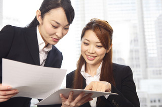 会議で中座するときの「I have to go.」は間違い？【うっかり使うとアブナイ英語】