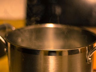 アルミ鍋など鍋を焦げ付かせてしまった時の効果的な掃除方法とは マイナビニュース