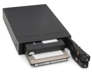 センチュリー、3.5型ベイにHDDやSSDを2台まで装着できるHDDラック