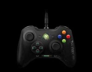 Razer、Xbox 360/PC用ゲームコントローラ「Sabertooth」発売
