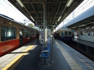 兵庫県の駅では、階段やエレベーターを使わず隣のホームに移動できる!?