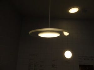 パナソニック、薄型面発光タイプとシンクロ調色タイプの家庭用LED照明