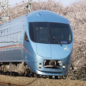 小田急電鉄、ロマンスカーMSEに就役5周年記念ヘッドマークを掲出