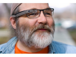Google Glassが眼鏡利用者にも対応 - Project Glass明かす