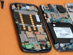 Galaxy Iphone 分解して中身が最も美しいスマートフォンはどの端末か 修理工房smartに聞く 1 マイナビニュース