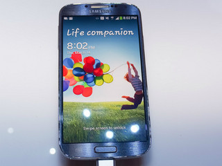 Galaxy S 4にも採用された Amoledディスプレイ は何がすごいのか マイナビニュース