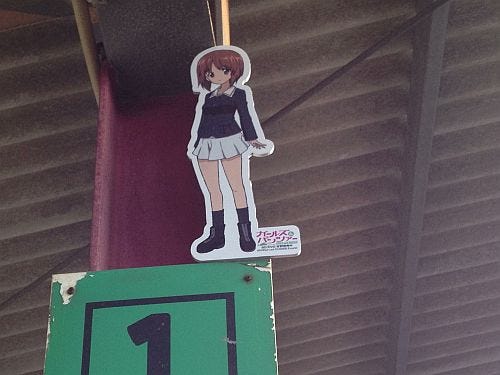 茨城県の鹿島臨海鉄道 ガールズ パンツァー キャラクターパネルを設置 マイナビニュース