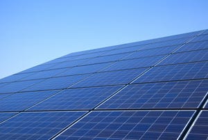 東芝、太陽光発電に関する技術・システムを用いて太陽光発電事業に参入