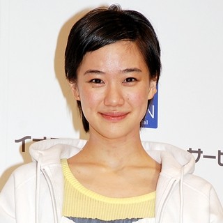 蒼井優、鈴木浩介との交際は? 報道陣からの質問に笑顔で無言