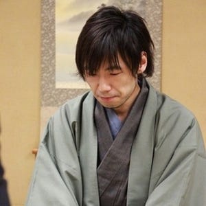 「将棋電王戦」第二局で佐藤四段敗れる、現役プロ棋士がコンピュータに初の敗北