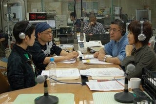 青森県伝説のラジオ「今週のどんだんず」にて、津軽弁で爆笑を狙え