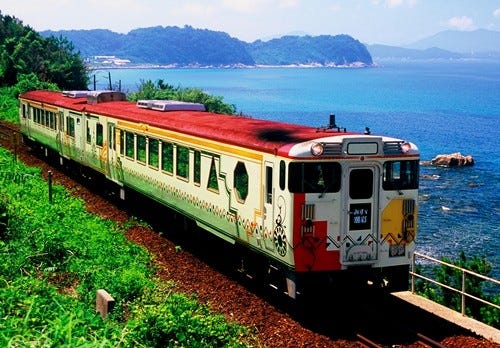 山口県の風光明媚を味わい尽くすべく 山陰観光列車 みすゞ潮彩 で出発 マイナビニュース