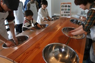 盛岡冷麺や煎餅も自分で作れる!　岩手県「盛岡手づくり村」で伝統工芸三昧