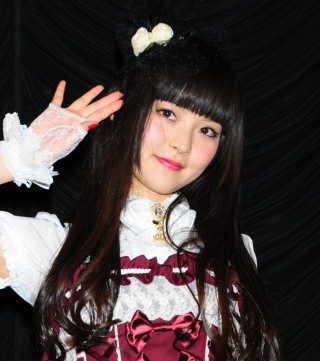 上坂すみれがデビューイベント「これからもロリータの服を着て
