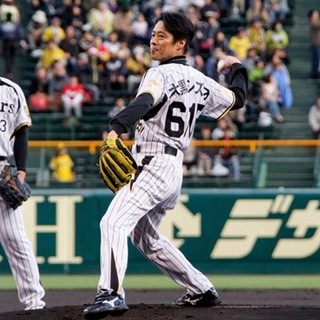 堤真一、甲子園の阪神対広島戦で始球式登板! 「今回の投球は100点満点!」