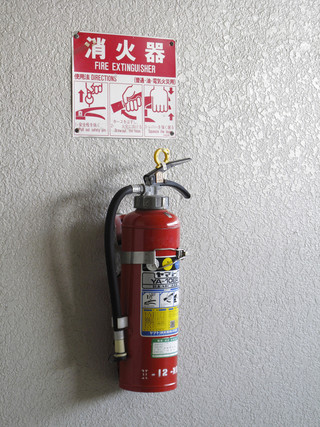帝人など 世界初の 透明樹脂製の消火器を開発 爆弾テロへの貢献にも期待 マイナビニュース 帝人など 世界初の 透明樹脂製の消火器を開発 爆弾テロへの貢献にも期待 マイナビニュース