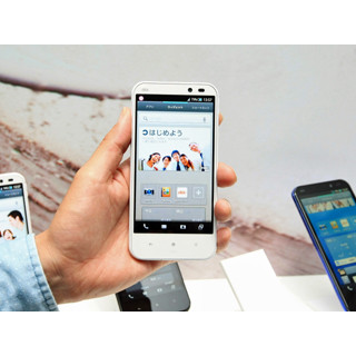 写真で見るKDDIの2013年夏モデル - 「AQUOS PHONE SERIE」編