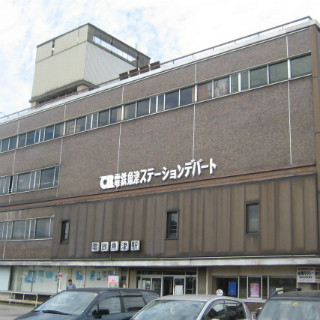 富山県魚津市の電鉄魚津駅が新駅舎に! 現在の駅ビルは閉鎖、7月中に取壊し