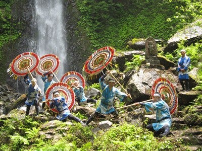 鳥取県 日本の滝百選のひとつ 雨滝 で 滝開き祭り 開催 マイナビニュース
