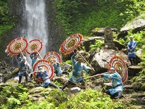 鳥取県・日本の滝百選のひとつ「雨滝」で「滝開き祭り」開催
