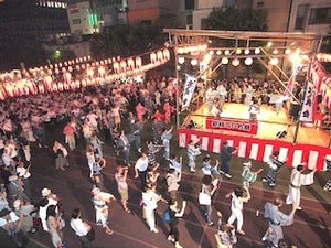 東京都・JR新橋駅西口周辺で「新橋こいち祭」開催 -大規模な盆踊りや屋台も