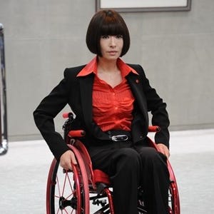 松雪泰子、9年ぶりに中居正広と共演! 『劇場版 ATARU』で義足と車椅子に