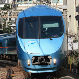 都心から江の島へ直行! 臨時特急ロマンスカー「メトロ湘南マリン号」