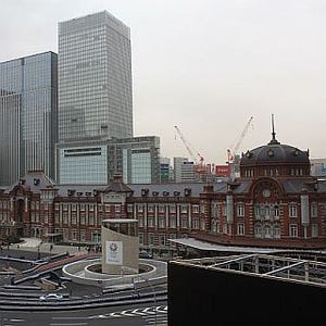 東京駅丸の内駅舎を蒔絵で軸に再現、セーラー万年筆の複合筆記具