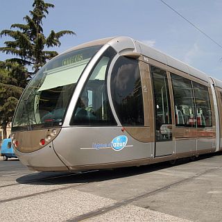 総合車両製作所、LRT市場参入めざしフランス車両メーカーと協力